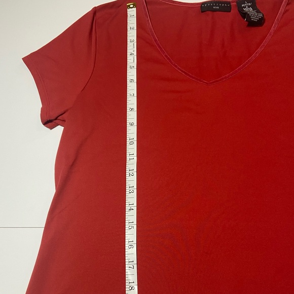 Apostrophe short sleeve V-neck top size L petite - Picture 4 of 4
